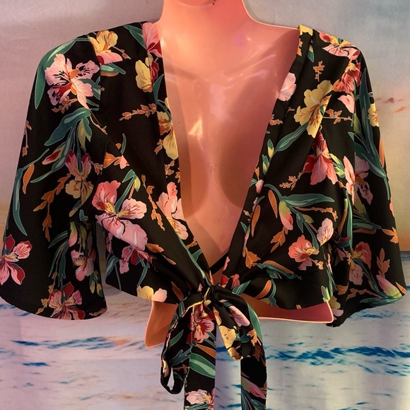 SHEIN Curve 2 Piece Crop Top With Shorts Tropical Floral Design Tie Top - Picture 2 of 5